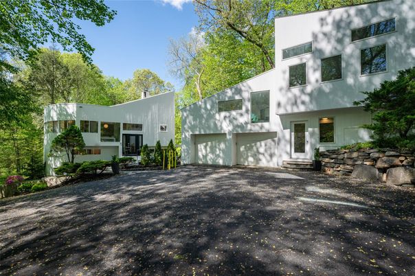 Attached, Backyard, Exterior, Facade, Modern