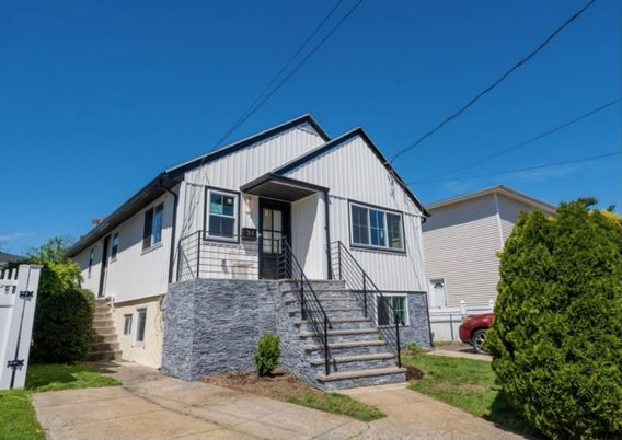 Exterior, Facade, Farmhouse