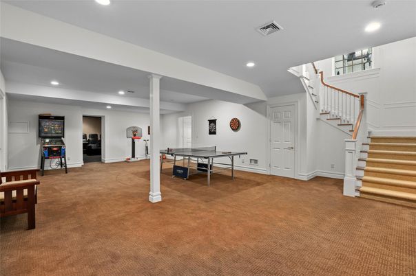 Game Room, Interior, Recessed Lighting