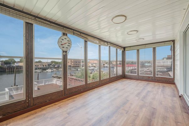 Interior, Sun Room, Water, Wood Texture Flooring