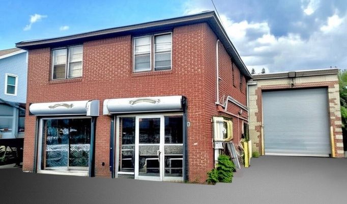 Attached, Exterior, Facade, Brick Facade, Rowhouse