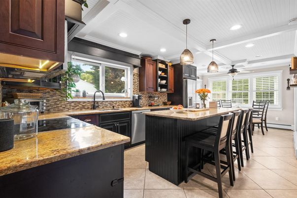 Dining room, Interior, Kitchen, Pendant Lights, Recessed Lighting, Stainless Steel Appliances