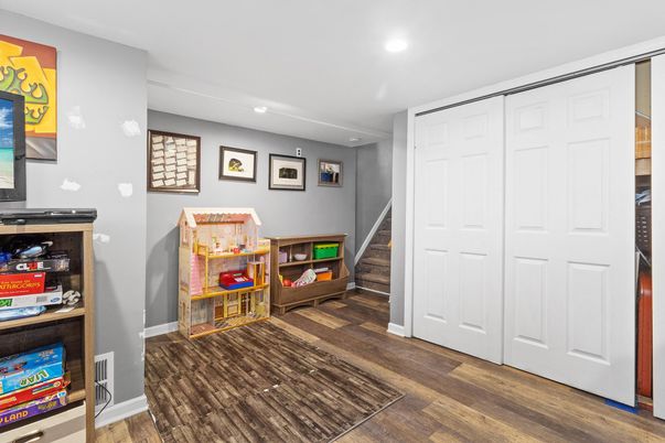 Interior, Recessed Lighting, Wood Texture Flooring
