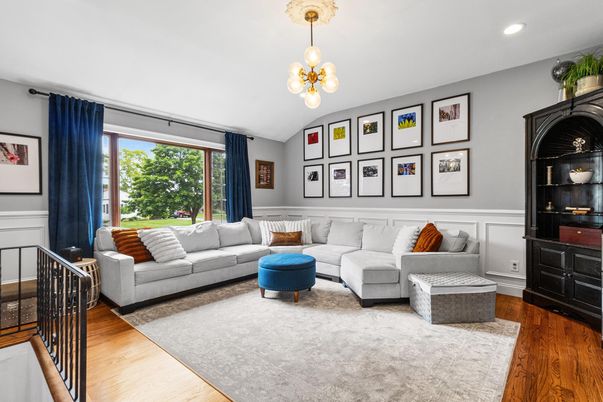 Interior, Living room, Pendant Lights, Recessed Lighting, Wood Texture Flooring