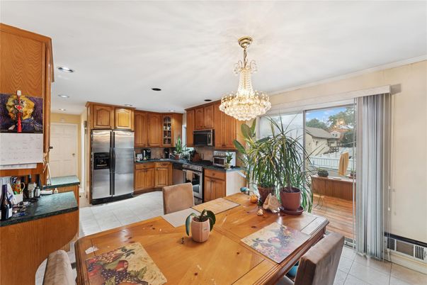 Chandelier, Dining room, Interior, Kitchen, Recessed Lighting, Stainless Steel Appliances