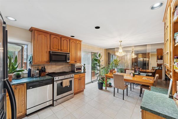 Chandelier, Dining room, Interior, Kitchen, Recessed Lighting, Stainless Steel Appliances
