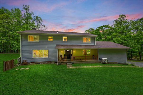 Backyard, Exterior, Facade, Raised Ranch