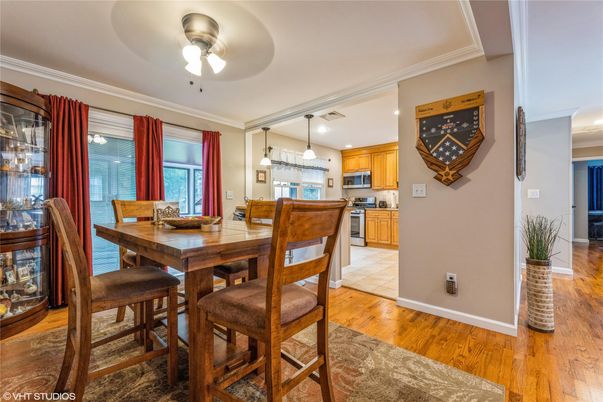 Chandelier, Dining room, Interior, Kitchen, Pendant Lights, Recessed Lighting, Wood Texture Flooring