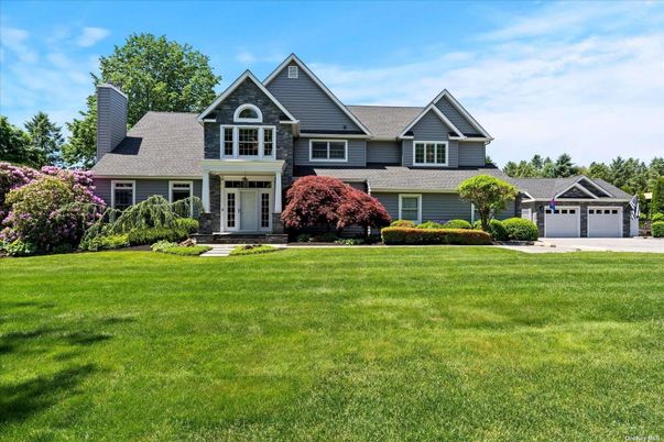Attached, Exterior, Facade, Farmhouse