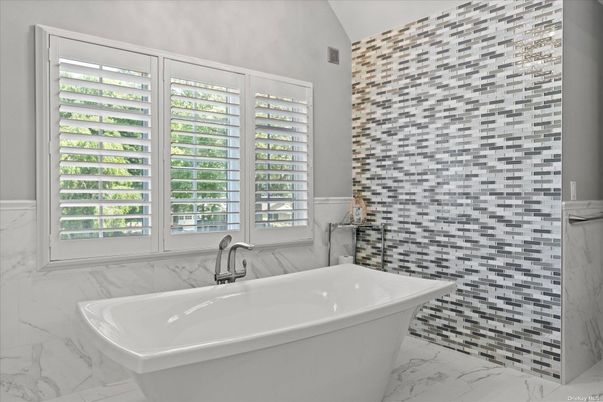 Bathroom, Free Standing Baths, Interior, Marble, Marble Walls