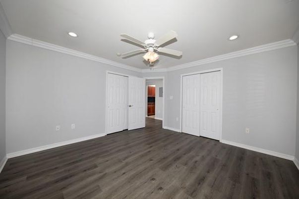 Empty room, Interior, Recessed Lighting, Wood Texture Flooring