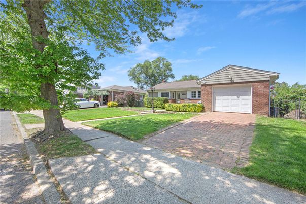 Attached, Exterior, Facade, Brick Facade, Ranch