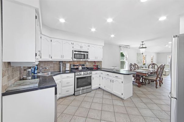 Dining room, Interior, Kitchen, Recessed Lighting, Stainless Steel Appliances