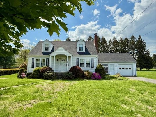 Attached, Exterior, Facade, Cape Cod