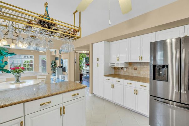 Dining room, Interior, Kitchen, Stainless Steel Appliances