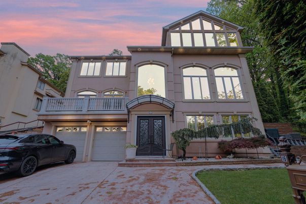 Attached, Exterior, Facade, Brownstone