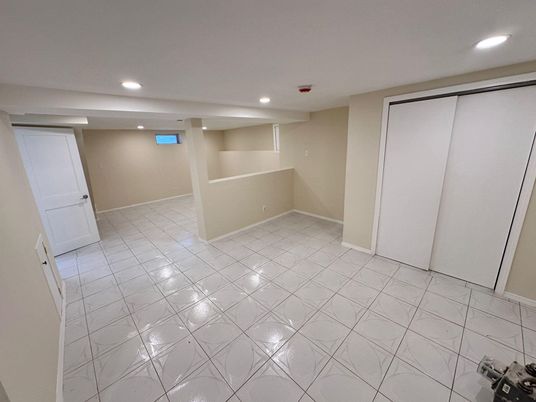 Empty room, Interior, Marble, Recessed Lighting