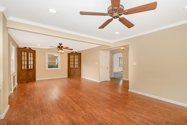 Empty room, Interior, Recessed Lighting, Wood Texture Flooring