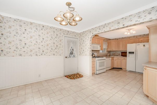 Chandelier, Interior, Kitchen