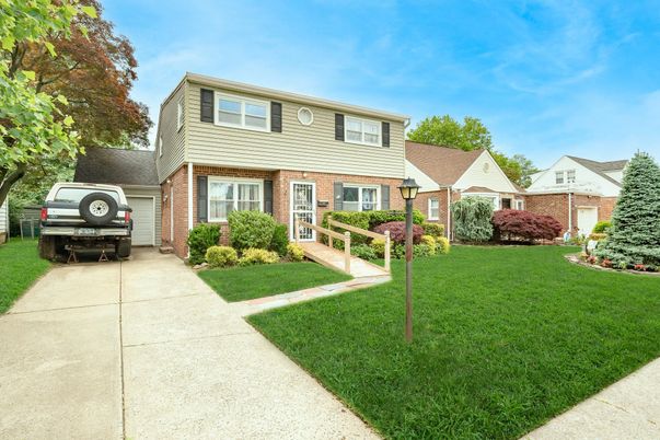 Exterior, Facade, Brick Facade, Split Level