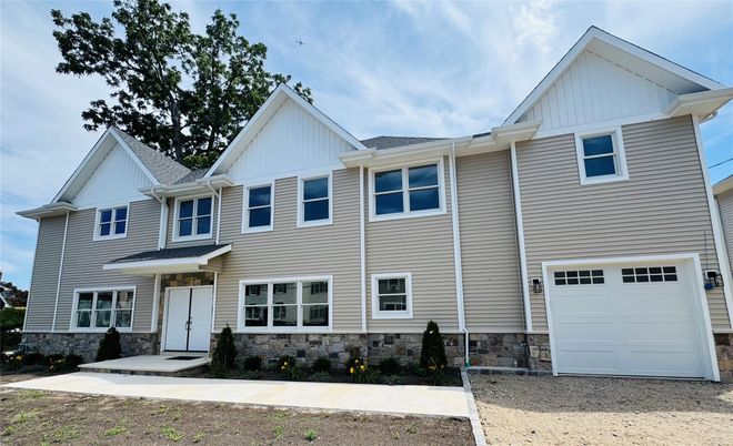 Attached, Exterior, Facade, Rowhouse