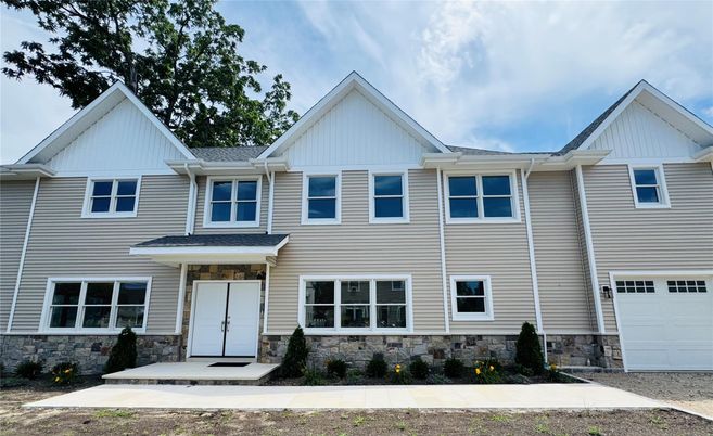 Attached, Exterior, Facade, Rowhouse