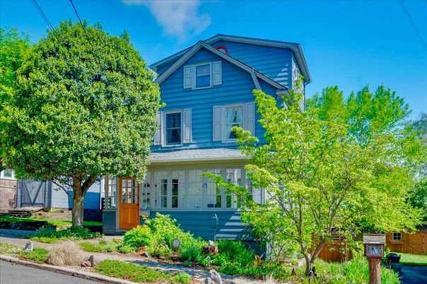 Exterior, Facade, Queen Anne Victorian