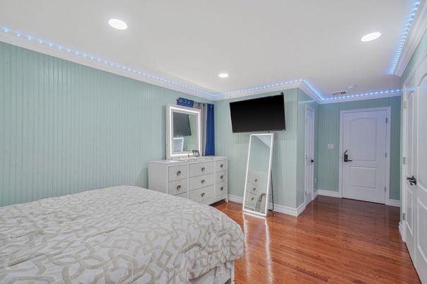 Bedroom, Interior, Recessed Lighting, Wood Texture Flooring