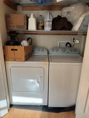 Interior, Utility Closets, Washer, Wood Texture Flooring