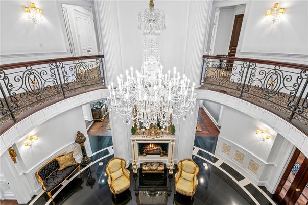 Chandelier, Interior