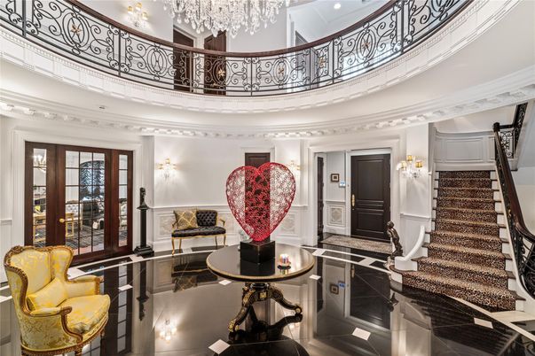 Chandelier, Interior