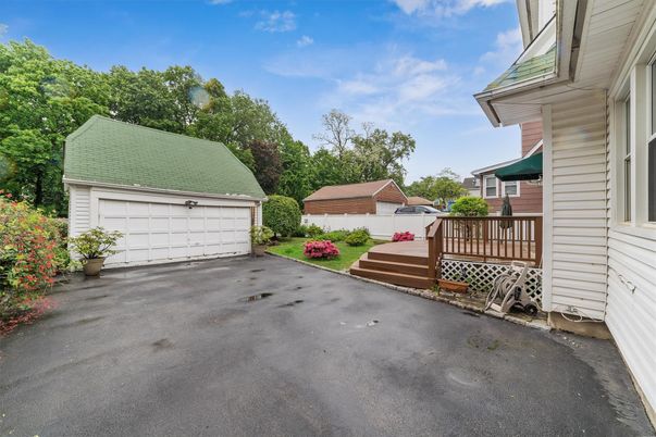 Detached Garage, Exterior