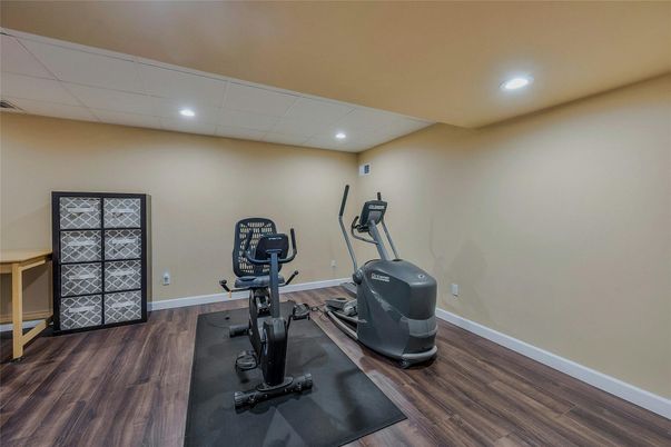 Fitness Equipment, Interior, Recessed Lighting, Wood Texture Flooring