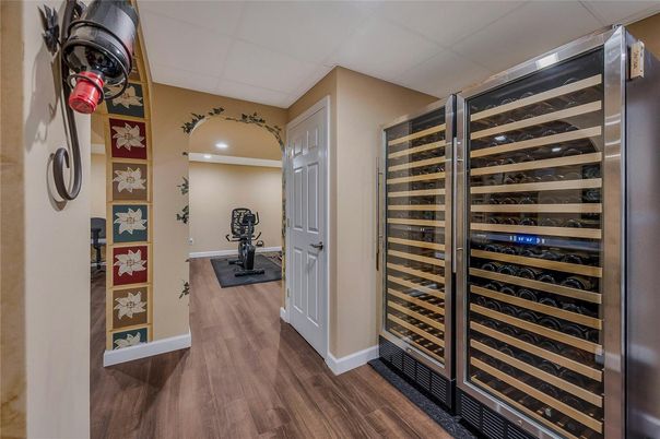 Fitness Equipment, Interior, Recessed Lighting, Wood Texture Flooring