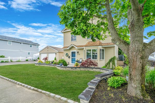 Backyard, Exterior, Facade, Queen Anne Victorian
