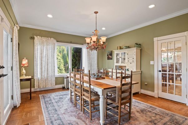 Chandelier, Dining room, Interior, Recessed Lighting, Wood Texture Flooring