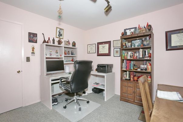 Home Office, Interior