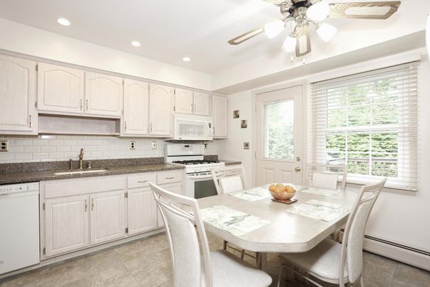 Dining room, Interior, Kitchen, Recessed Lighting