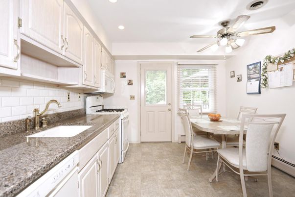 Dining room, Interior, Kitchen, Recessed Lighting
