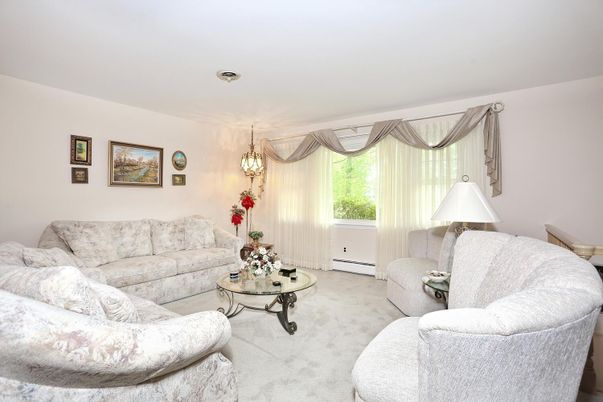 Chandelier, Interior, Living room