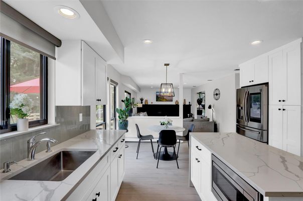 Dining room, Interior, Kitchen, Pendant Lights, Recessed Lighting, Wood Texture Flooring