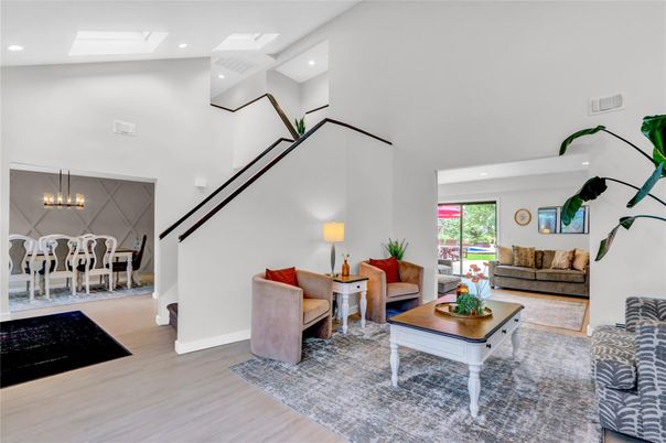 Chandelier, Dining room, Interior, Living room, Recessed Lighting, Wood Texture Flooring
