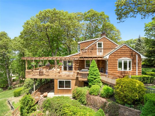 Exterior, Facade, Log Home