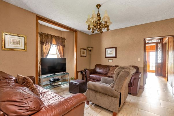 Chandelier, Interior, Living room