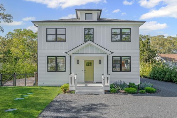 Exterior, Facade, American Foursquare