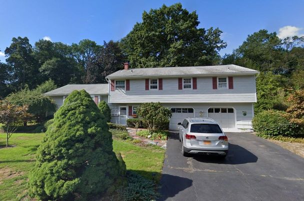 Attached, Exterior, Facade, Split Level
