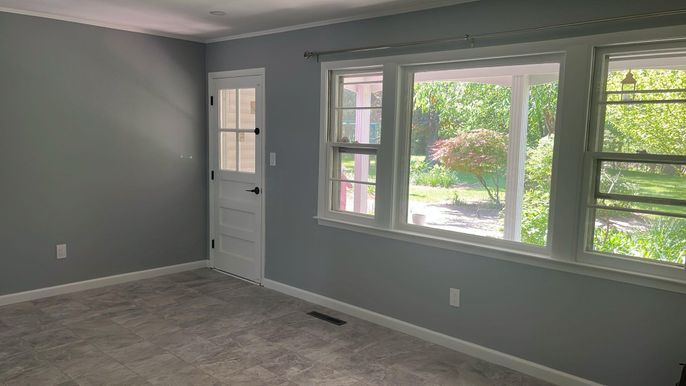 Empty room, Interior