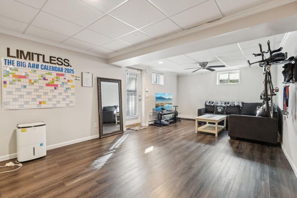 Fitness Equipment, Interior, Living room, Recessed Lighting, Wood Texture Flooring