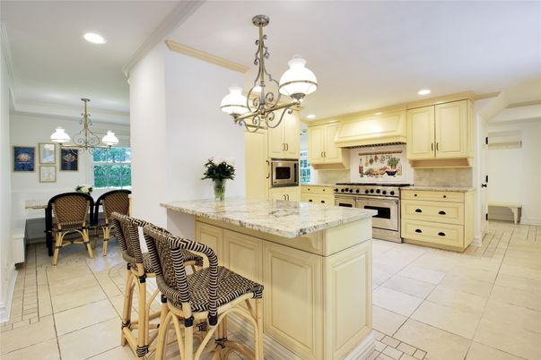 Chandelier, Dining room, Interior, Kitchen, Pendant Lights, Recessed Lighting, Stainless Steel Appliances