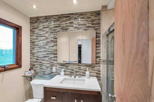 Bathroom, Interior, Recessed Lighting